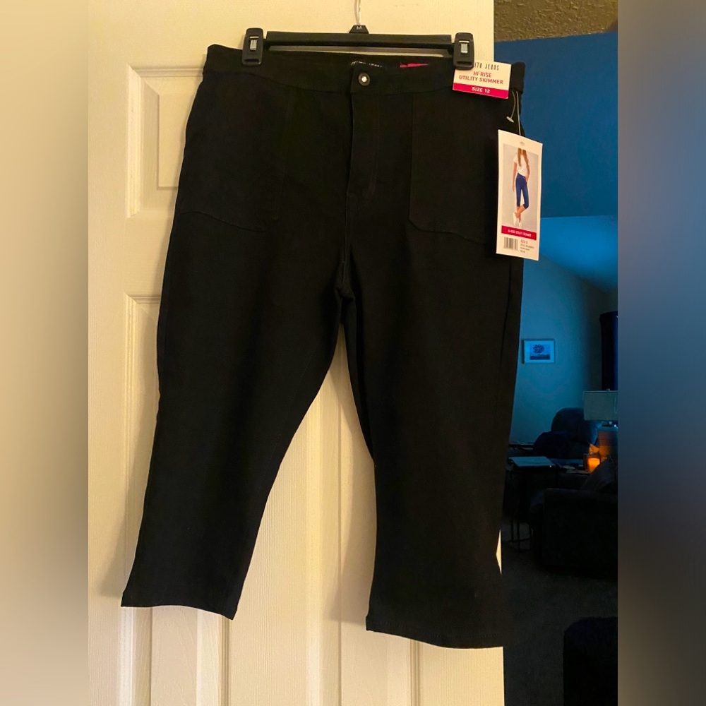 Ladies Black Faith Jeans.     NWT